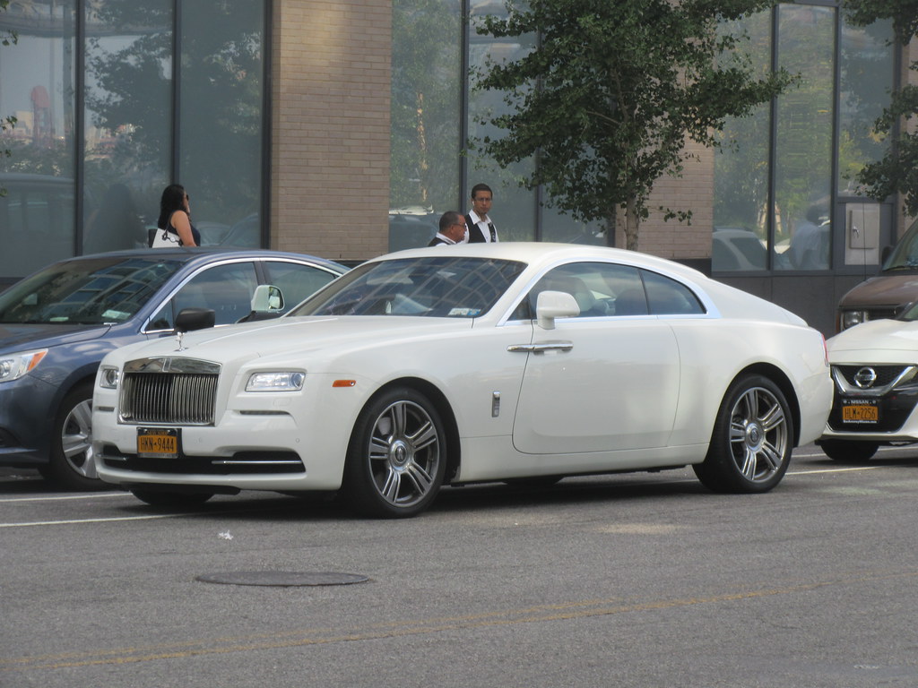 Weißer Rolls Royce Wraith ähnlich dem von Justin